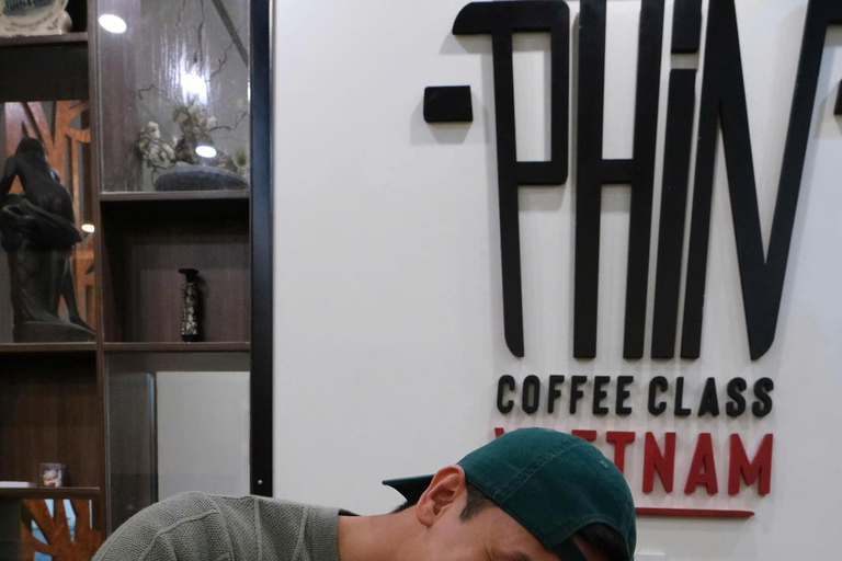 Da Nang: Hands-On Vietnamese Coffee Class with Local Host