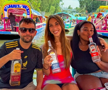 Xochimilco: Degustación de tequila (ilimitado) y fiesta cultural en bote