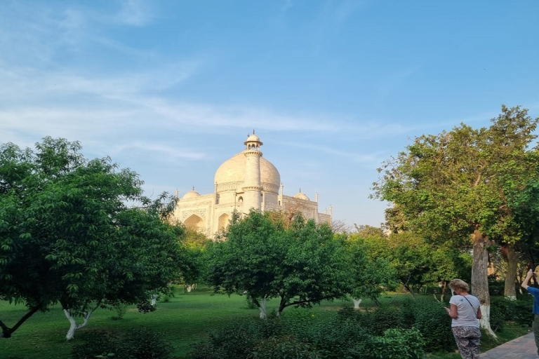Agra: Wycieczka o wschodzie słońca do Taj Mahal przy pełni księżyca w Taj MahalWycieczka z wygodnym transportem i wyłącznie lokalnym przewodnikiem
