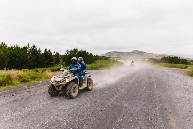 Reykjavík: avventura in All-terrain vehicle sulla cima di una montagna con prelievo