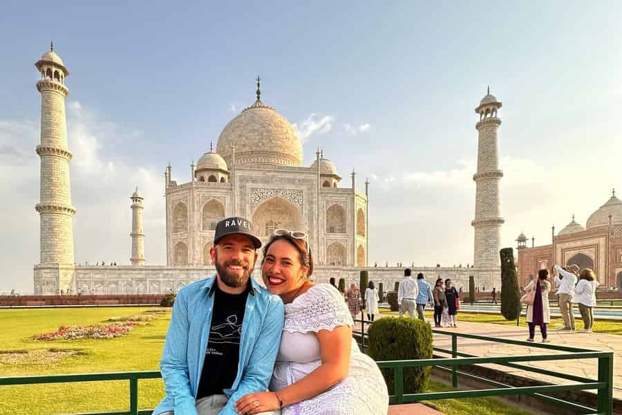 Ab Delhi: Privat-Tagestour Taj Mahal & Agra mit 5-Sterne-Mahlzeit. Foto: GetYourGuide Ab Delhi: Privat-Tagestour Taj Mahal & Agra mit 5-Sterne-Mahlzeit. Foto: GetYourGuide