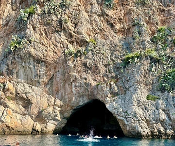 Nice: Mala Caves, Villefranche & Snorkeling Boat Tour