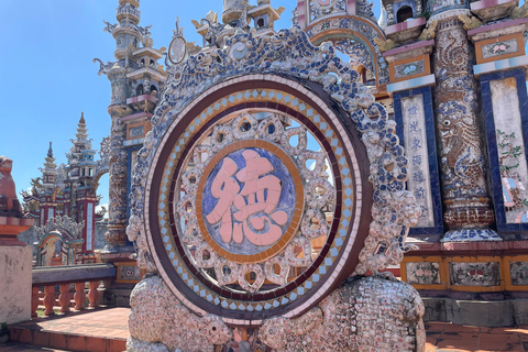 Hoi An: Traslado en moto a Hue con Hai Van PassDe Hoi An a Hue opcional Torre Champa y Cementerio de An Bang