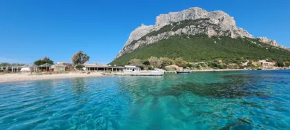 Von Olbia aus: Bootstour nach Tavolara und Molara mit Aperitif
