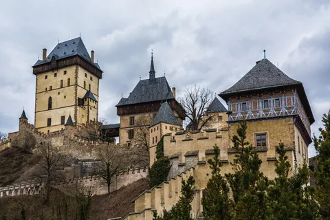 Dagtrip naar kasteel Karlstejn en beroemde Boheemse glasblazerij