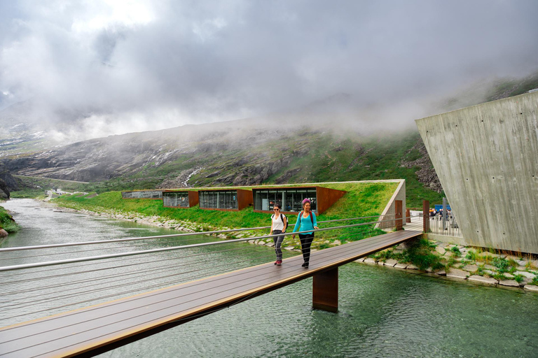 Åndalsnes: Wycieczka autobusowa do punktu widokowego Trollstigen z lokalnym przewodnikiem