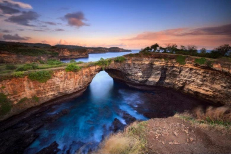 Nusa Penida: Island Sightseeing West & East Coast Day Trip Car Charter 8 Hours Explore West Coast