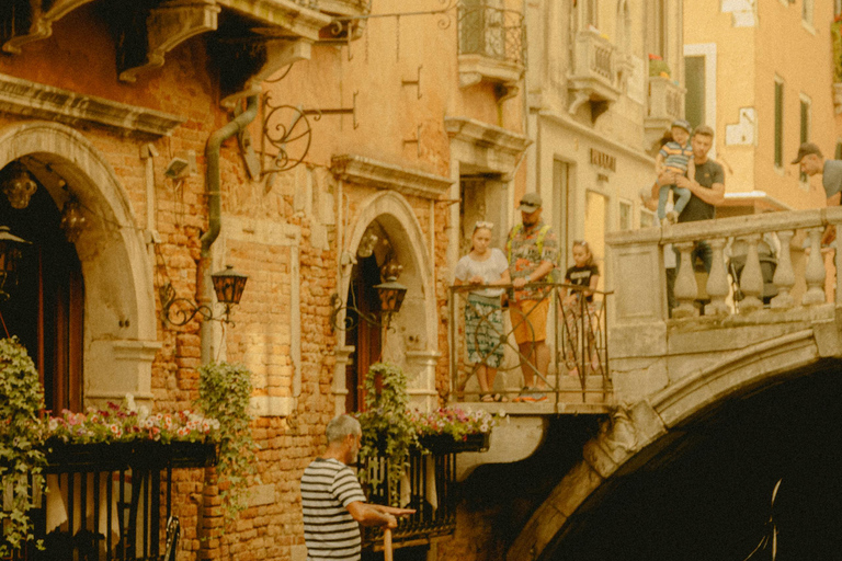 Wenecja: rejs gondolą VIP z szampanem – 1-godzinna wycieczka prywatna