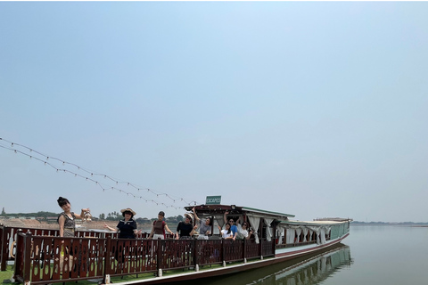 Vientiane: Mekong River Sunset Cruise with Snacks & Drinks