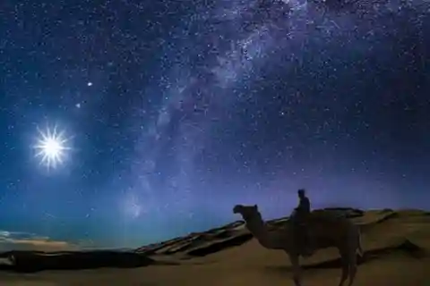 Doha: Night Desert Safari with Stargazing & Camel Ride