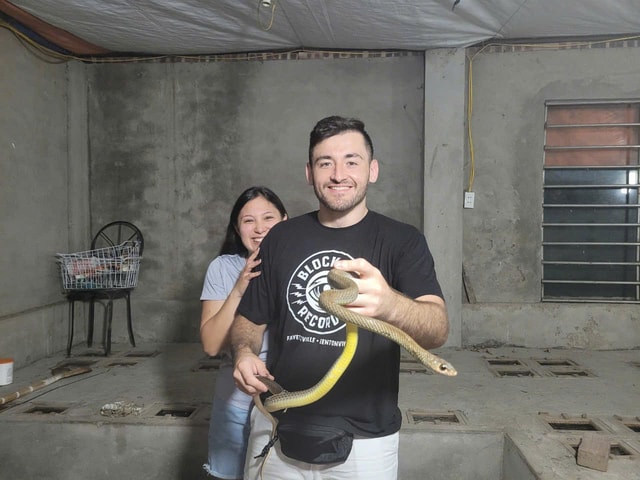 Hanoi: Le Mat Snake Village Tour with 10 Dishes