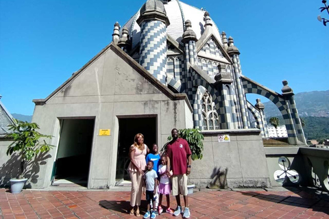 Medellín Through Time – City Sightseeing Tour | Subway, Metrocable, and Historic Center