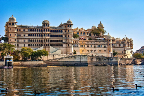 Udaipur: Old City Walking Tour with Local Guide