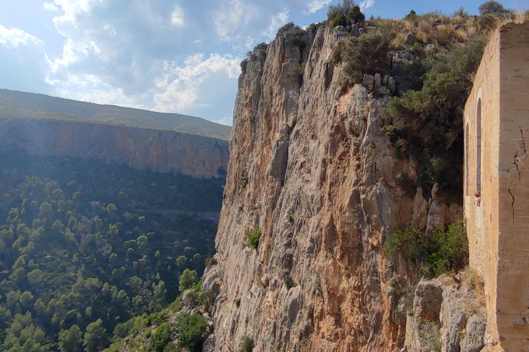 From Valencia: Excursion to Chulilla + hike and kayak tour on the lake From Valencia: Excursion to Chulilla + hike and kayaking tour on the lake