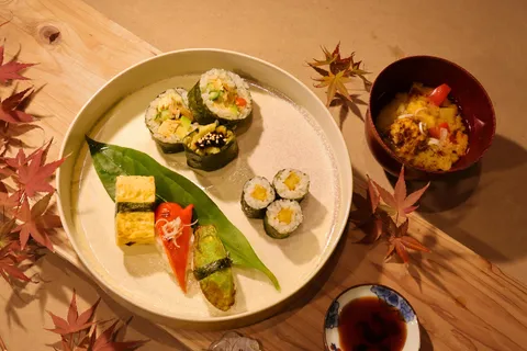 Osaka: Modern Vegetarian Sushi Cooking Class