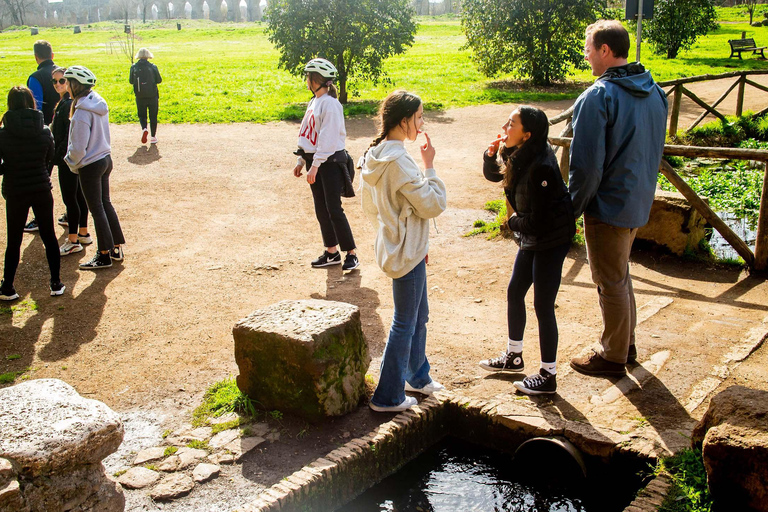 Roma: Tour in eBike della Via Appia Acquedotti, Catacombe e Cestino per il PranzoTour di 5 ore con visita alle catacombe e cestino per il pranzo