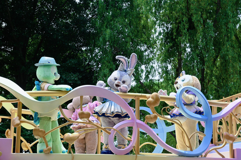 Shanghai: Disneyland Entry Ticket with Optional Fast Pass Dream 1-Day Package with 8 Attractions Skip-the-Line Access