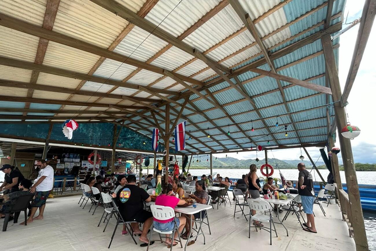 Seafood Gastronomic Tour to the Floating Restaurant of Puntarenas by boat