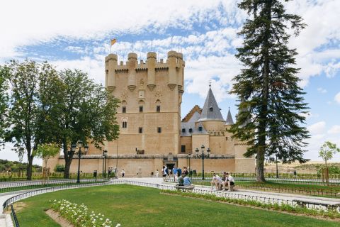 Madrid: tour guiado a Toledo y Segovia con opción a Ávila