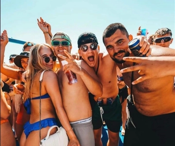 Malta: Boat Party + Watersport+ Comino+ OpenBar ALL INCLUDED
