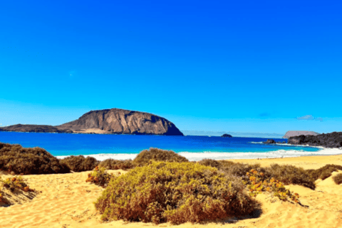 La Graciosa: North Island 4x4 Tour with Beach Stops