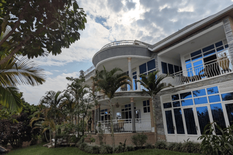 Kigali: Volcanoes National Park Gorilla Trekking Tour