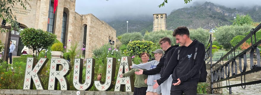 Depuis Durres/Golem : Kruja, la montagne sacrée (1 100 m) et le vieux bazar