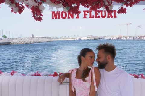 Dubai Marina: Private Cruise with Mont Fleuri Flower Boat
