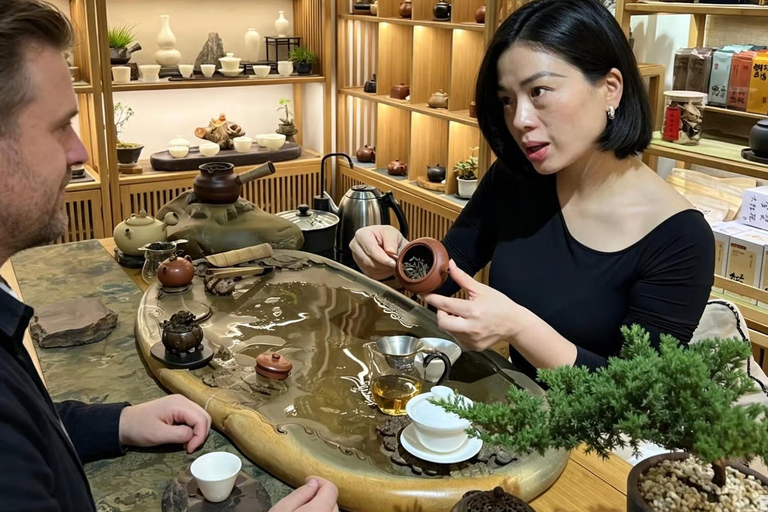 Shanghai: Chinese Tea Tasting & Local Mahjong Experience