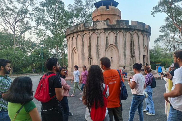 Delhi: Northern Ridge Walk with Tibetan Colony Tour