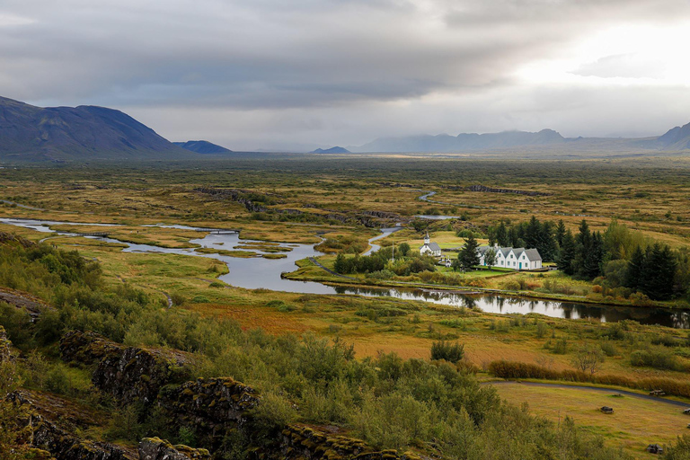 From Reykjavik: Golden Circle Tour with Gullfoss and Geysir