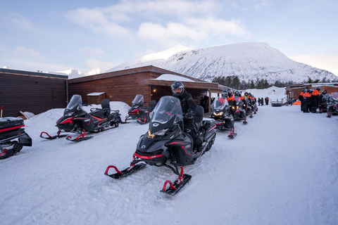 Tromsø: Fortgeschrittene Schneemobiltour mit Essen und Transfer