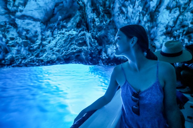 Visit Split/Trogir Blue Cave, Mamma Mia, and Hvar 5 Islands Tour in Rogoznica, Croatie