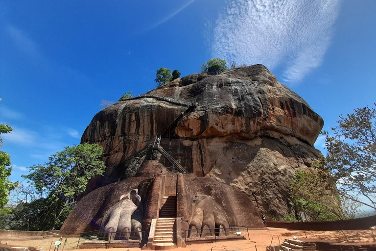 Sigiriya: Day Tour with Jeep Safari From Trincomalee