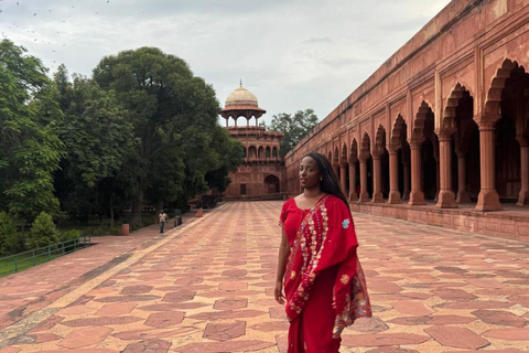 Agra: Taj Mahal Guided Tour with Photography & Rental Saree Taj Mahal Guided Tour without Entry Tickets & Rental Saree