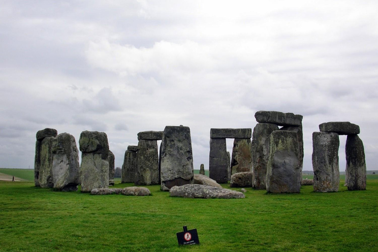 Accesso privato a Stonehenge e al tour in autobus di WindsorAccesso privato al tour in autobus di Stonehenge e Windsor