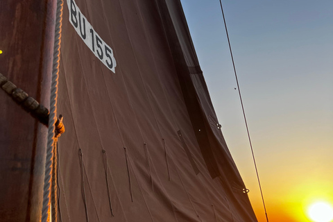 Spakenburg: Rejs autentyczną łodzią rybacką o zachodzie słońcaSpakenburg: Rejs o zachodzie słońca autentyczną łodzią rybacką