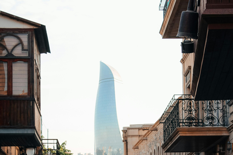 Baku: Private Photo Tour – Old City & Skyline