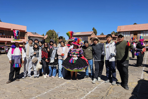 Puno : excursion d&#039;une journée aux îles d&#039;Uros et de Taquile avec déjeuner