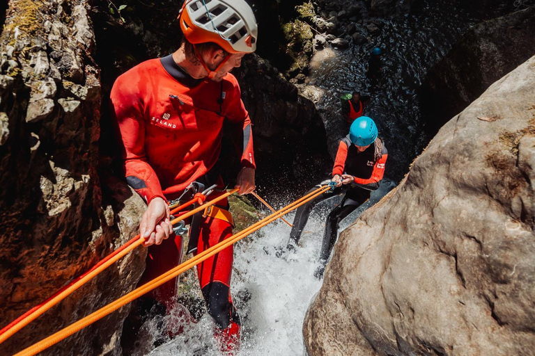 Canyoning from age 6 at Les Carroz / La Balme Canyoning from 6 years old in Les Carroz / La Balme
