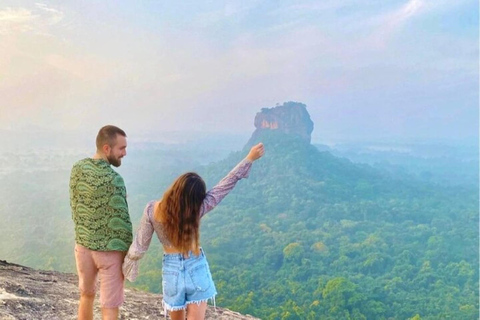 From Colombo: Dambulla, Sigiriya, and Jeep Safari Day Trip