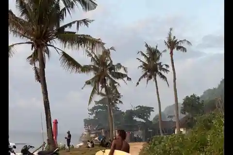 SURFA BALI leçon de surf curatée + excursion aux spots (Beg. & Int.)