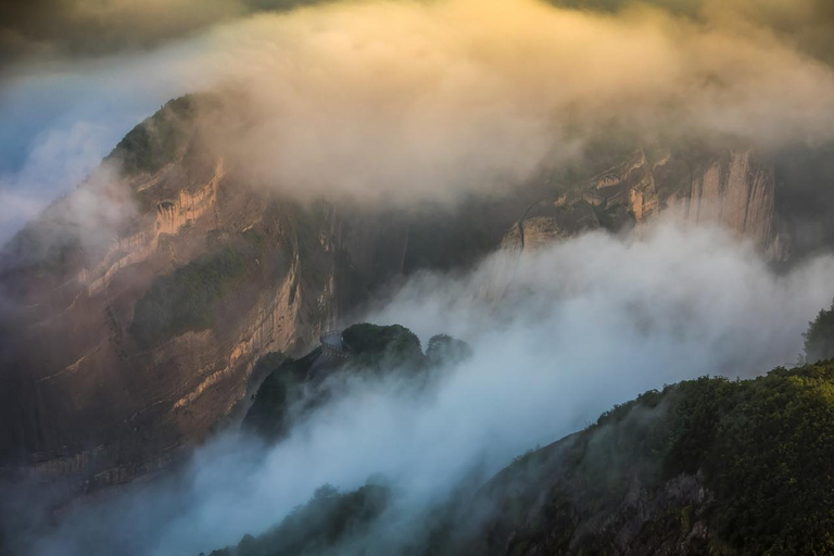 من غويلين: جولة قمم دانشيا ومسارات قبائل قوانغشي-هونان
