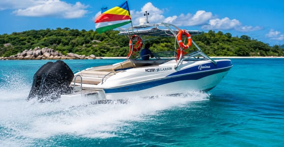 Praslin: La Digue Private Speedboat Transfer