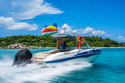 Praslin: La Digue Private Speedboat Transfer