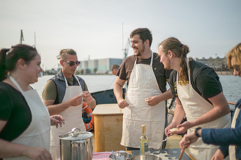 Gdańsk: Shipyard and Port Cruise with Pierogi Tasting