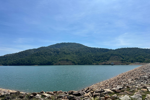 Penang Guided Day Tour with Georgetown, Batik & Beach Sunset