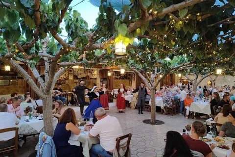 Rethymnon: Kretenzische avond met diner en livemuziek