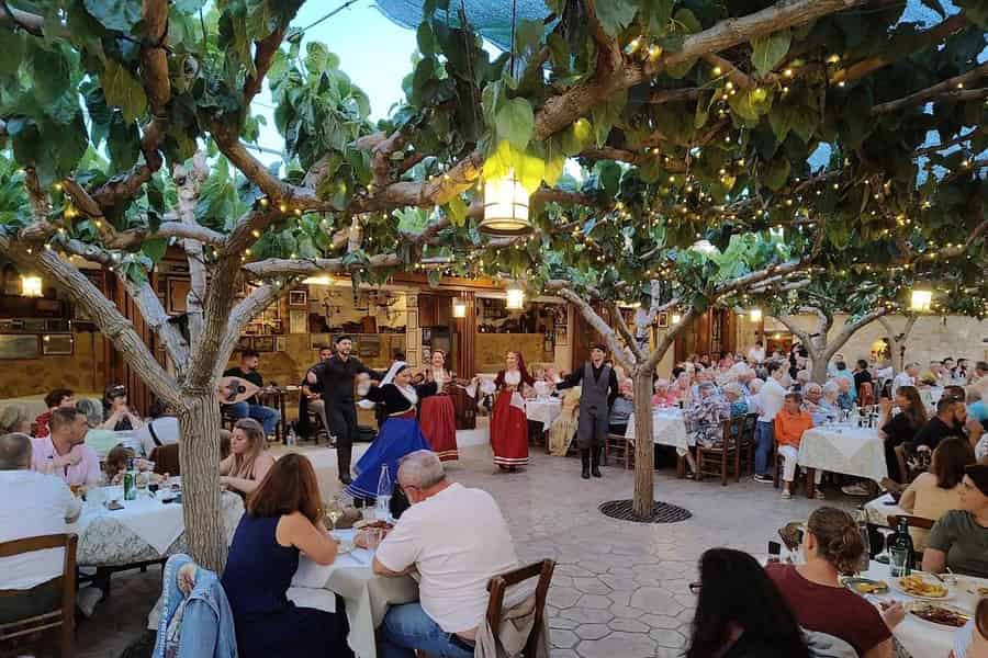 Rethymnon: Kretische Nacht mit Abendessen und Live-Musik. Foto: GetYourGuide