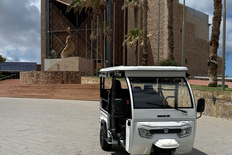 Discover the History and Viewpoints of Las Palmas (GC) by Tuk Tuk (90 min.)